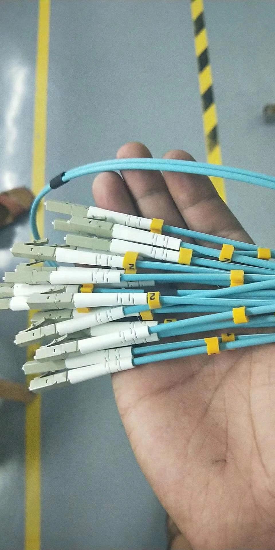 LSZH Om3 LC/Upc-Sc/Upc 2.0mm-4c Branch Fiber Optic Cable